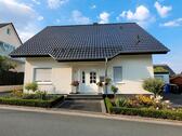 Foto - Freistehendes Einfamilienhaus mit großer Garage in Bad Driburg