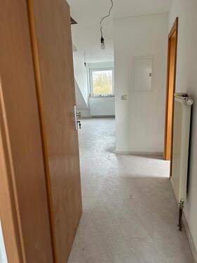 Foto - Dachgeschosswohnung 3 Zimmer - 600,00 EUR Kaltmiete, ca.  65,00 m²