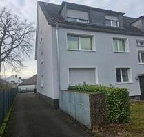 Schöne 80 qm helle DG-Wohnung sehr zentral in Grengel - Köln Porz