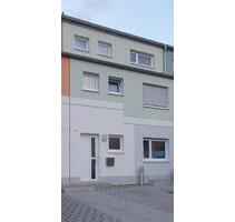 Modernes Reihenmittelhaus in Adelsdorf – 163 m², 5 Zimmer, provis