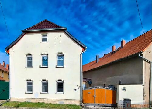 Foto - Einfamilienhaus mit Scheune und Garten