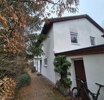 Renovierte Doppelhaushälfte mit Garage und Stellplatz in Haar