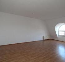 Interessante Wohnung mit großem Wohnzimmer... TG-Stellplatz möglich - Chemnitz Altendorf