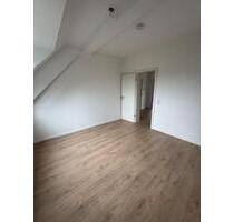 Möblierte DG Wohnung Köln – Perfekte Single, Paare, 2er-WG