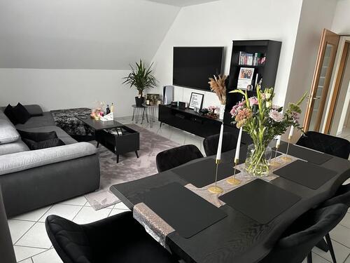 Foto - möblierte Obergeschoss 3-Zimmer-Wohnung mit EBK, Garten, Carport