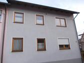 Foto - Einfamilienhaus mit Garage und Hofraum