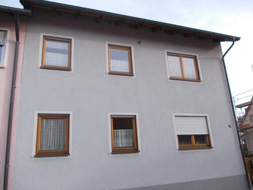 Foto - Einfamilienhaus mit Garage und Hofraum