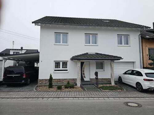 Foto - Großzügiges Einfamilienhaus in begehrter Lage