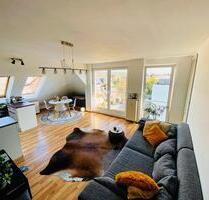 Moderne Dachgeschosswohnung mit Balkon und Küche - Köln Nippes