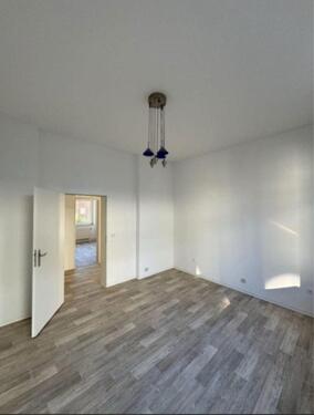 Foto - Neu renovierte, große 3-Zimmer-Wohnung mit Einbauküche