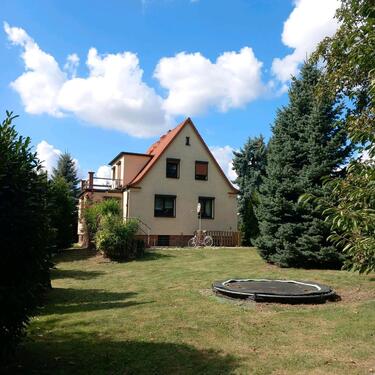 Foto - Saniertes Einfamilienhaus mit großem Grundstück