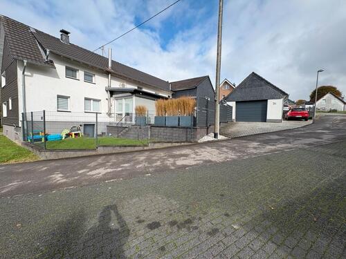 Foto - Zwei Häuser zum Preis von einem! Modernisiertes Zweifamilienhaus