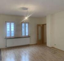 Hübsche Dachwohnung mit Einbauküche incl. Fitnessflat - Friedberg (Hessen)