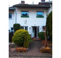 Charmantes Reihenhaus mit sechs Zimmern in Wiesbaden-Breckenheim