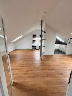 Foto - 2,5 Zimmer DG - Wohnung 70 qm zu vermieten