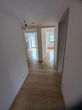 Foto - Helle schöne Wohnung 65 m² 2Zimmer Küche Bad Abstellkammer