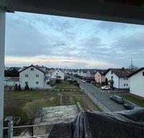 Kernsanierte DG-Wohnung mit großem Balkon zu vermieten - Mainaschaff