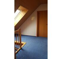 Wochenend-Heimfahrerin 1 12 Zimmer, DG-Wohnung - Günzburg