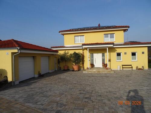 Foto - Zukunftsorientiertes KfW40Plus-Einfamilienhaus mit PV-Anlage