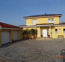 Zukunftsorientiertes KfW40Plus-Einfamilienhaus mit PV-Anlage - Elfershausen