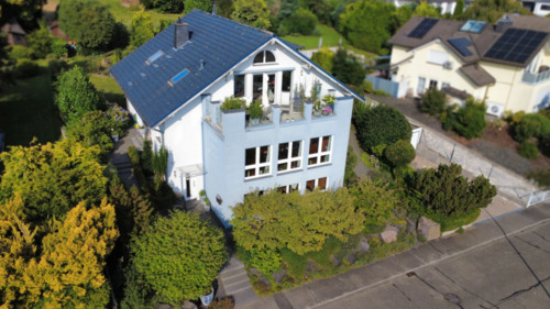 Foto - Modernes Einfamilienhaus, sonnigem Raumgefühl und Talblick