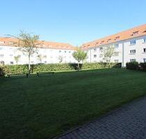 Helle Wohnung mit Tageslichtbad und Küche für Paare - Altenburg