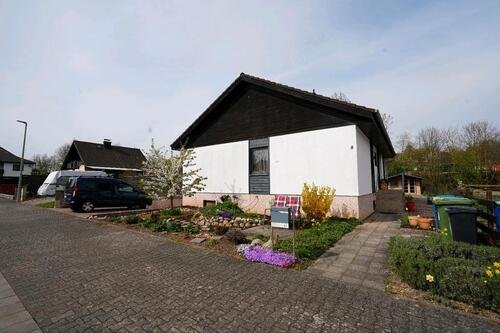 Foto - Stilvolles Einfamilienhaus mit großem Garten