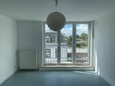 Foto - Anfragen NUR per E-Mail. 29 qm 1-Zimmer Wohnung mit Französischer Balkon in der Nähe von Holzhafen und Hbf-Bremerhaven.