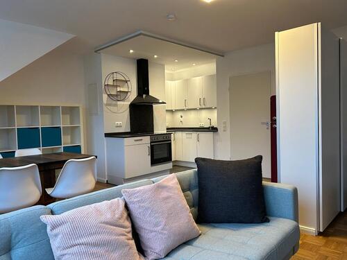 Foto - Tolle, voll möblierte DG-Wohnung mit Aufzug u. Balkon