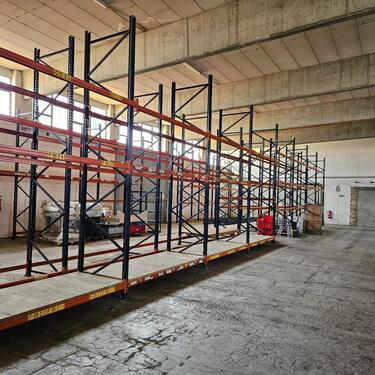 Foto - Produktions- oder Lagerhalle, direkt an der A30