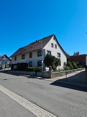 Foto - Einfamilenhaus mit angebauter Scheune und Garten