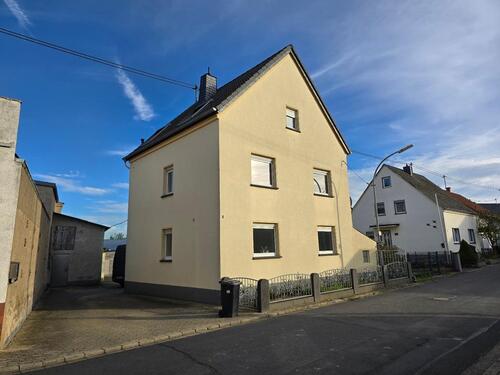 Foto - Komplett renoviertes Einfamilienhaus in dörflicher Lage