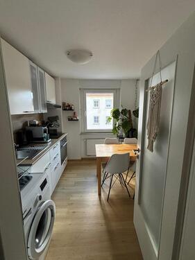 Foto - Sehr helle 2-Zi.- Whg Wü- Arndtstraße, Badewanne, EBK