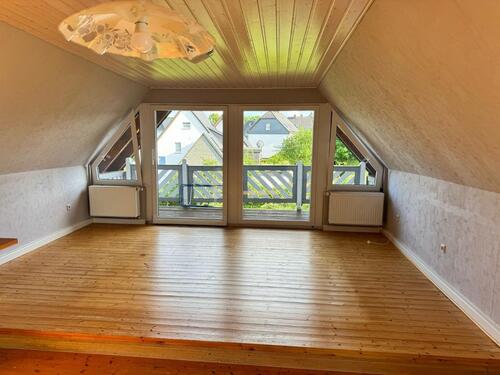 Foto - helle2 -Zimmerwohnung in stadtnaher Wohnlage im OG