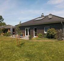 Bungalow am Bernsteinsee - 344.000,00 EUR Kaufpreis, in Sassenburg (PLZ: 38524)
