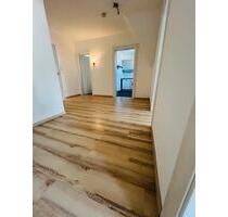 Helle 2-Zimmer-Dachgeschoss-Wohnung in Düsseldorf zu vermieten - Hüttenberg