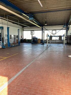Foto - ZU VERMIETEN Fachwerkstatt Auto Werkstatt mit 5 Bühnen