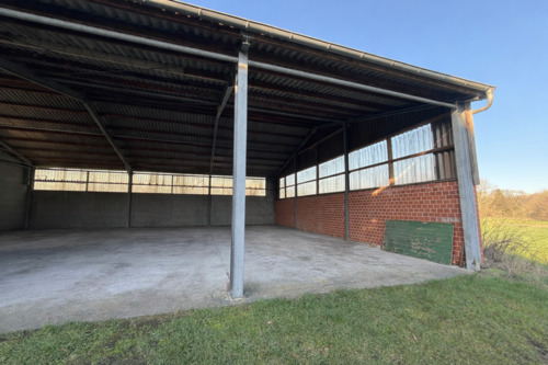 Foto - 3-seitig geschlossener Hallenstellplatz Wohnmobil Wohnwagen etc.