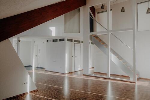 Foto - Lichtdurchflutete Dachgeschossfläche mit Loft- & Ateliercharakter