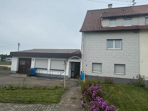 Foto - Doppelhaushälfte mit angeschlossener Werkstatt und großem Garten