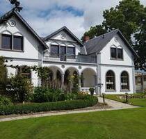 6 Zimmer Wohnung in Stilvoller Landhausvilla Feldrandlage - Mittelangeln