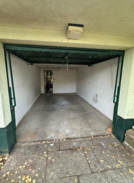Foto - Praktische Garage mit zusätzlichem Stellplatz davor in Harheim
