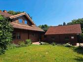 Foto - **Holzhaus Charme mit Doppelgarage**