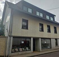 Einfamilien Zweifamilienhaus mit integrierten Geschäftsräumen - Wallerfangen