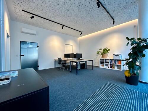 Foto - Repräsentatives City-Büro 30m² mit Glasfront & Klima – KA Zentrum