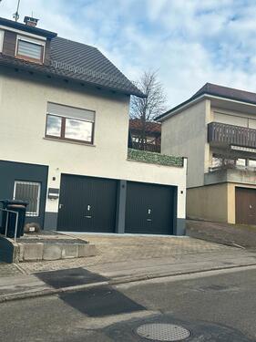 Foto - Modernisierte Doppelhaushälfte mit Garten und Doppelgarage