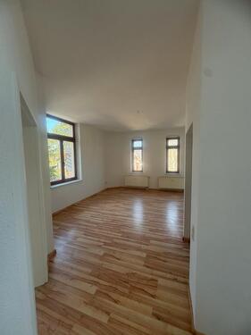 Foto - HELLE 2-ZIMMER-WOHNUNG REICHENBACH 180€