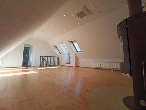 Foto - 3-Raum-Whg. DG mit Einbauküche, Kamin, Klima