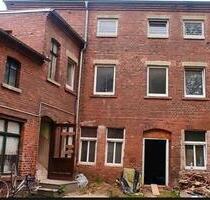 Mehrfamilienhaus und 2 Fam-Haus im Stil eines 3 Seitenhofs - Werdau