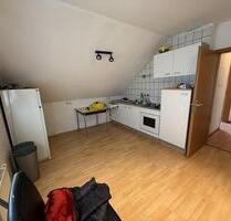 2-Zimmer-Dachgeschosswohnung mit Stellplatz in Köln-Merkenich